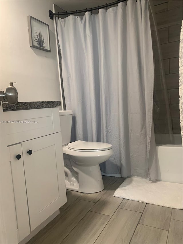 bathroom featuring toilet and shower / bath combo with shower curtain