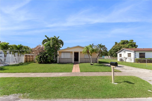 view of front facade with a front yard