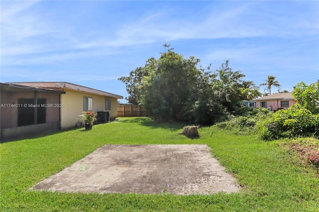 view of yard featuring a patio