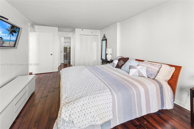2555 Collins Ave Unit 403, Miami Beach, FL 33140 - bedroom featuring hardwood / wood-style flooring, a textured ceiling, and a closet
