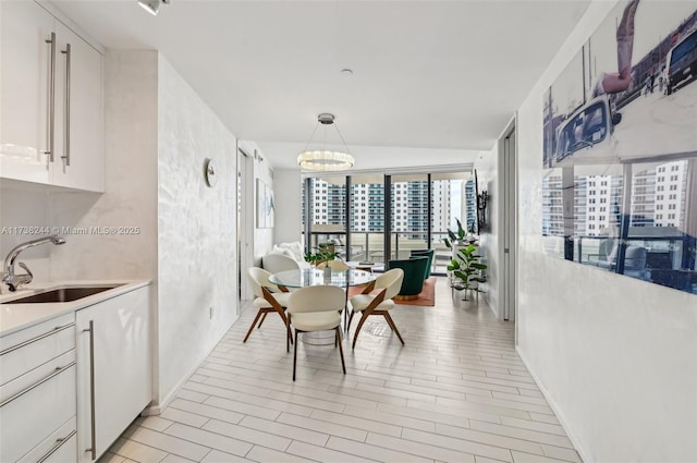 2201 Collins Ave Unit 811, Miami Beach, FL 33139 - dining space featuring lofted ceiling and a chandelier