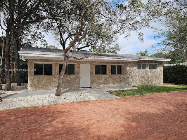 view of front of house featuring a patio