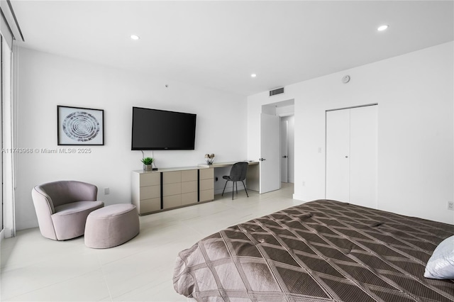 bedroom featuring a closet