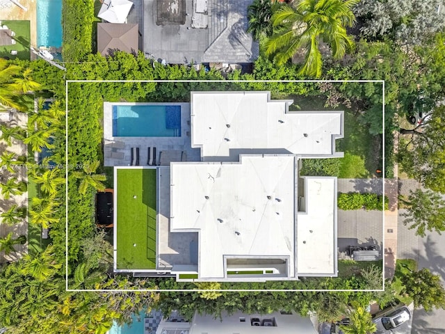 285 W Mashta Dr, Key Biscayne, FL 33149 - aerial view of property's location with property parcel outlined