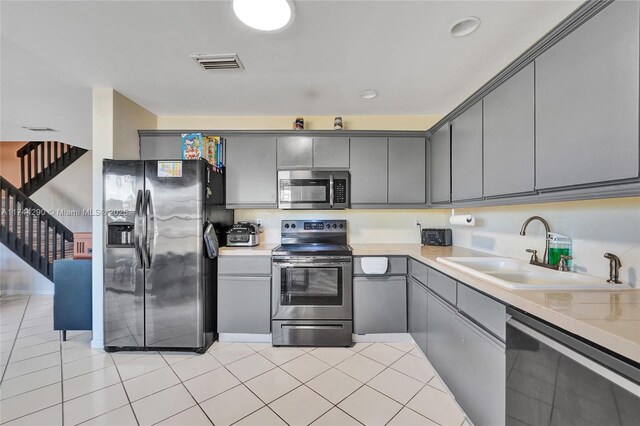 9007 Vineyard Lake Dr Unit 9007, Plantation, FL 33324 - kitchen featuring stainless steel appliances, sink, gray cabinetry, and light tile patterned floors