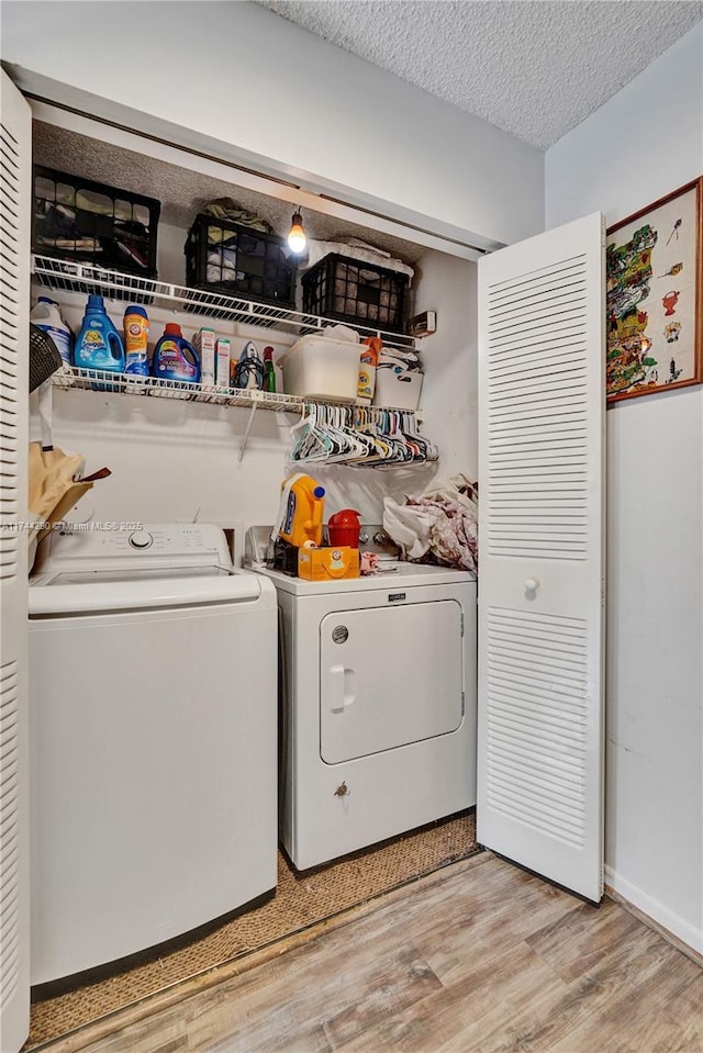 9007 Vineyard Lake Dr Unit 9007, Plantation, FL 33324 - laundry room with washing machine and dryer, a textured ceiling, and light hardwood / wood-style flooring