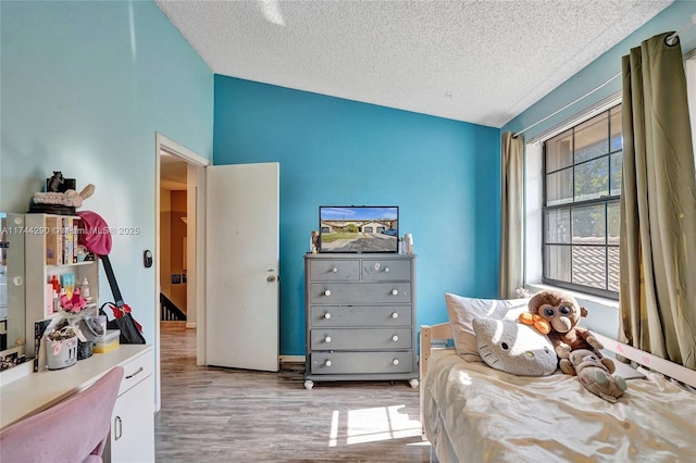 9007 Vineyard Lake Dr Unit 9007, Plantation, FL 33324 - bedroom with lofted ceiling, light hardwood / wood-style floors, and a textured ceiling