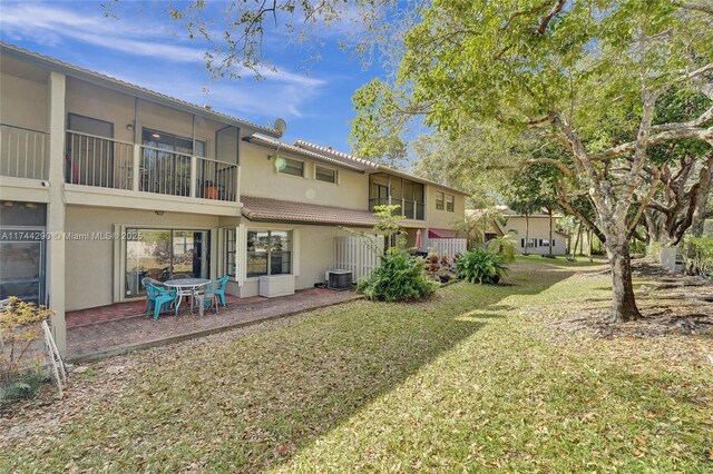 9007 Vineyard Lake Dr Unit 9007, Plantation, FL 33324 - rear view of property with a yard and central AC unit