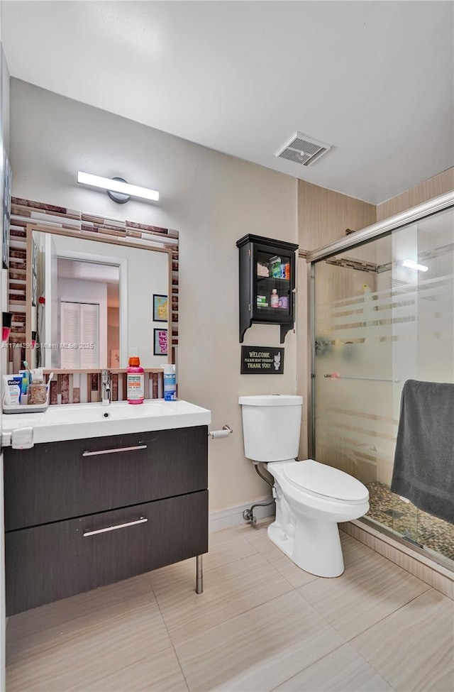 9007 Vineyard Lake Dr Unit 9007, Plantation, FL 33324 - bathroom featuring walk in shower, vanity, and toilet