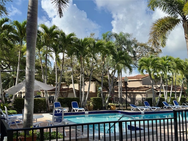 109 Heatherbrook Way Unit 146, Hollywood, FL 33021 - community pool with a patio and fence