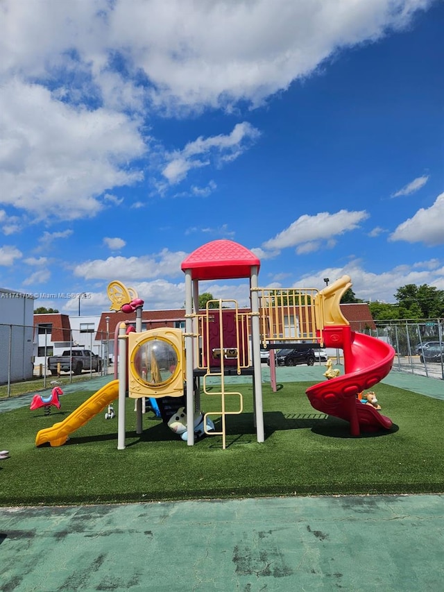 10800 NW 7th St Unit 3B, Miami, FL 33172 - community jungle gym with fence