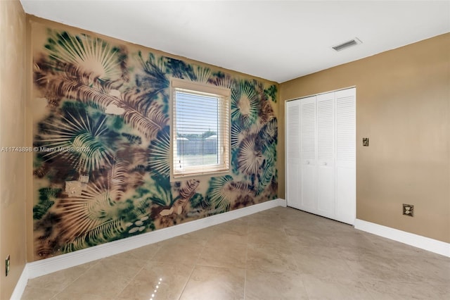 bedroom featuring a closet