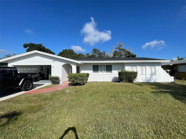 single story home with a front lawn