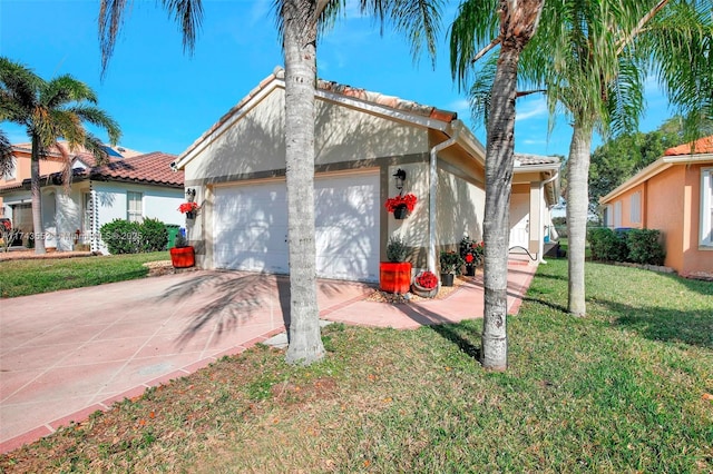 view of front of property featuring a garage and a front yard