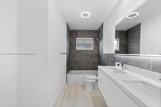 1431-1433 N 14th Way, Hollywood, FL 33020 - full bath featuring double vanity, tile walls, and bathtub / shower combination