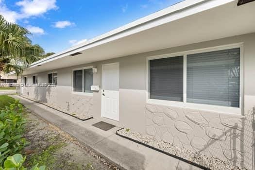 1431-1433 N 14th Way, Hollywood, FL 33020 - property entrance featuring stucco siding