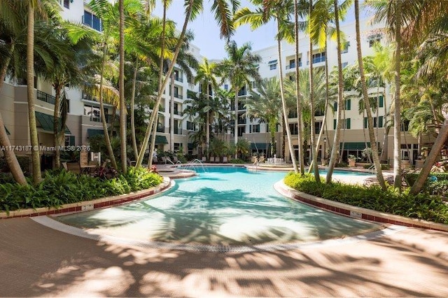 view of swimming pool