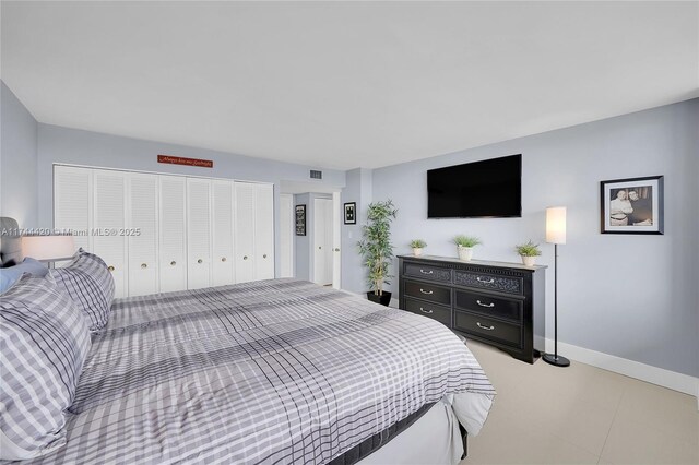 936 Intracoastal Dr Unit 20E, Fort Lauderdale, FL 33304 - bedroom with baseboards, visible vents, and a closet