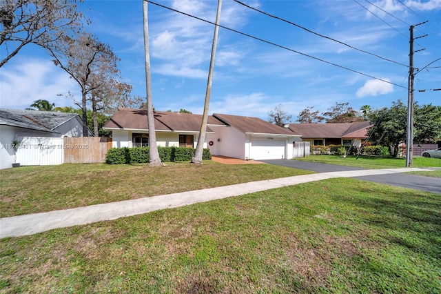 single story home with a front lawn