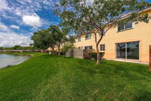 view of yard featuring a water view