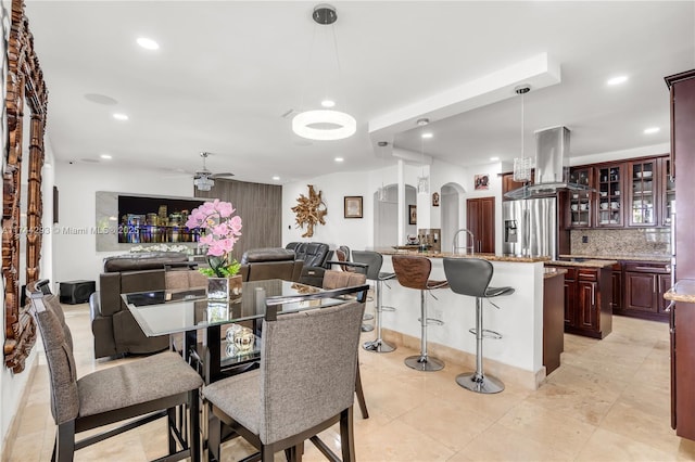 dining area featuring sink and ceiling fan