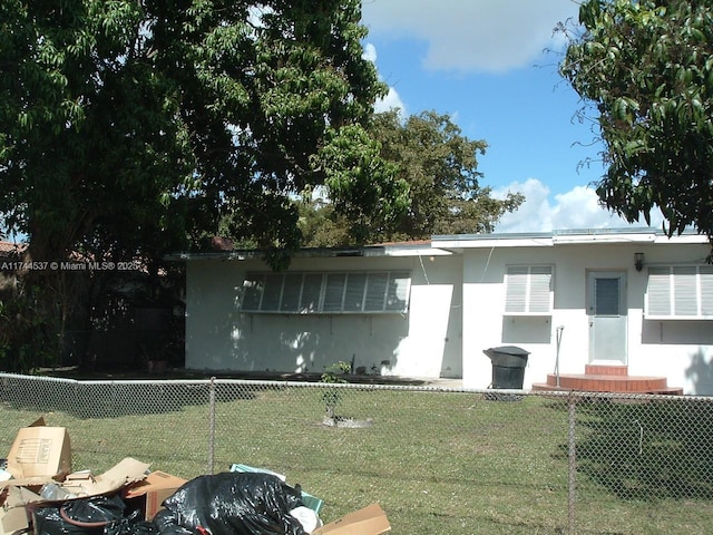 view of front of house with a front yard