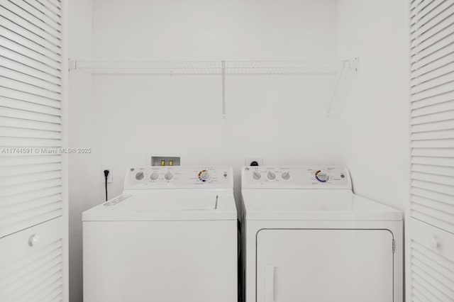 clothes washing area featuring washing machine and dryer