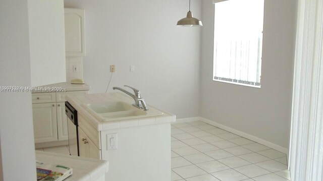 575 SE 29th Dr, Homestead, FL 33033 - laundry room featuring baseboards, a sink, and light tile patterned floors
