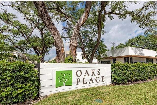 community / neighborhood sign with a lawn