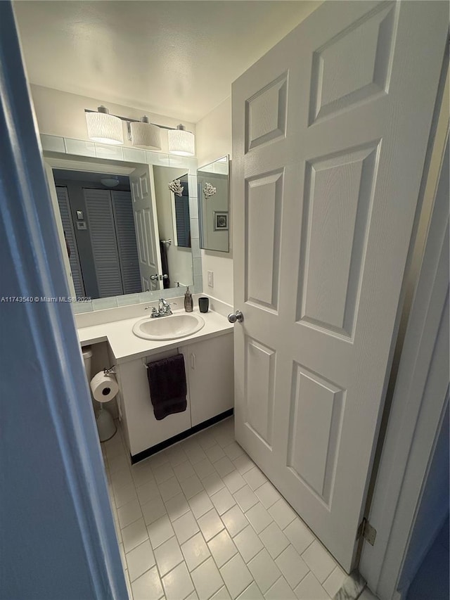 609 Waterside Dr Unit 609, Hypoluxo, FL 33462 - bathroom featuring tile patterned flooring and vanity