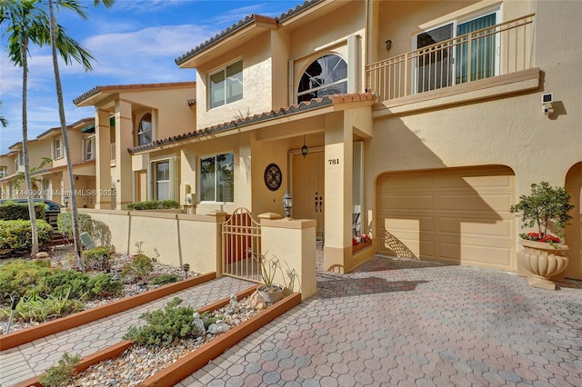 view of front of house featuring a garage