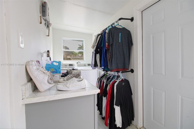 walk in closet with washing machine and clothes dryer