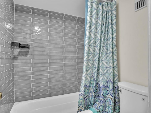 bathroom featuring toilet and shower / bath combo with shower curtain