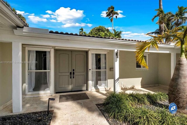 461 NE 115th St, Miami, FL 33161 - doorway to property with stucco siding