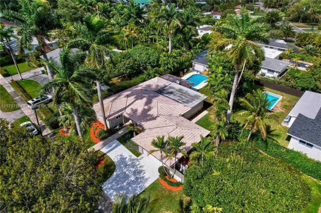 461 NE 115th St, Miami, FL 33161 - bird's eye view of a pool area