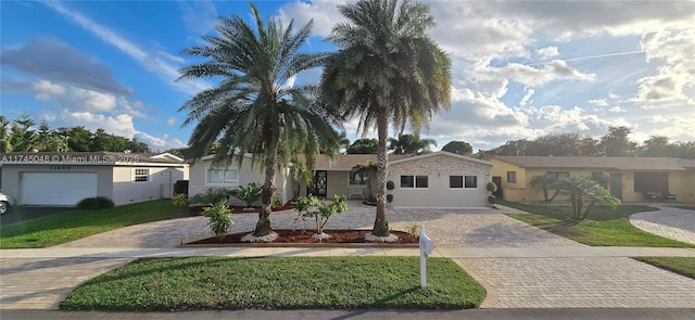 single story home with a front lawn