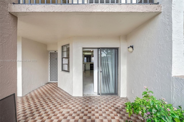 entrance to property with stucco siding