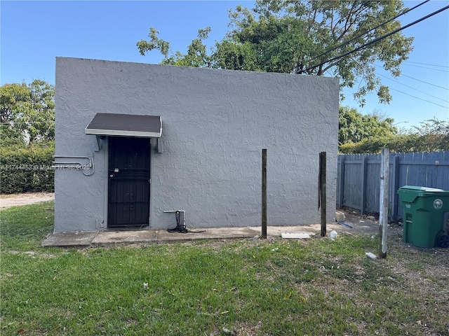 exterior space featuring a yard