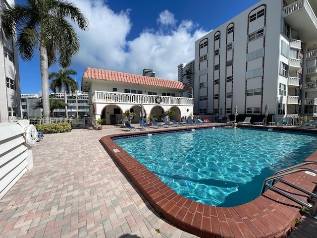 3181 S Ocean Dr Unit 107, Hallandale Beach, FL 33009 - view of community pool
