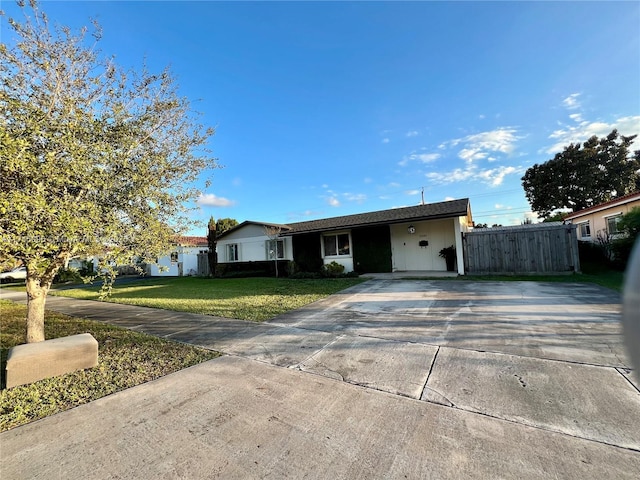 single story home featuring a front yard