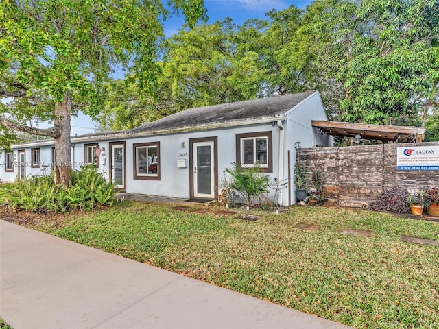 view of front of house with a front lawn