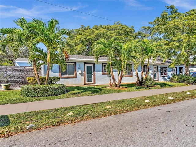 ranch-style house featuring a front lawn