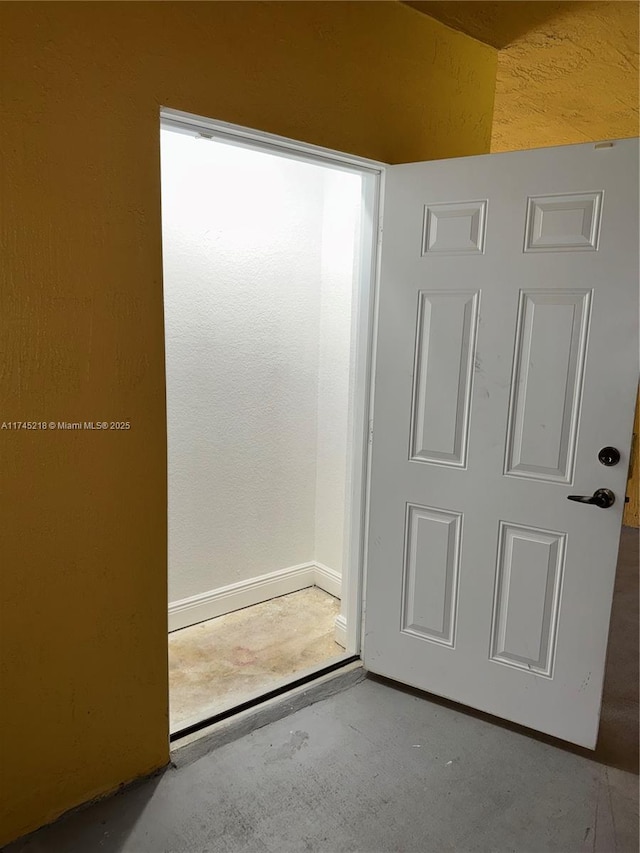 bathroom featuring concrete flooring