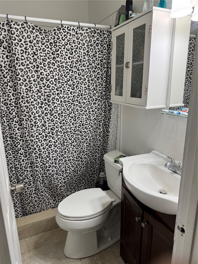 2770 NW 164th Ter, Miami Gardens, FL 33054 - bathroom featuring tile patterned flooring, curtained shower, toilet, and vanity