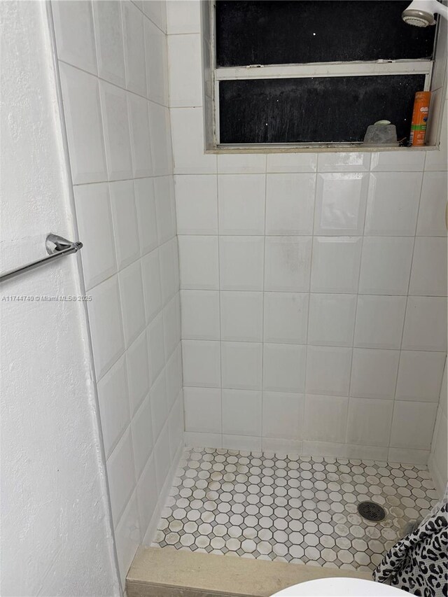 2770 NW 164th Ter, Miami Gardens, FL 33054 - full bath with a shower stall