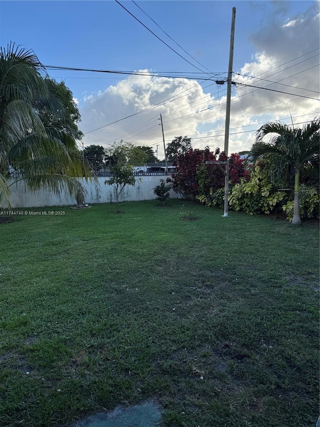 2770 NW 164th Ter, Miami Gardens, FL 33054 - view of yard