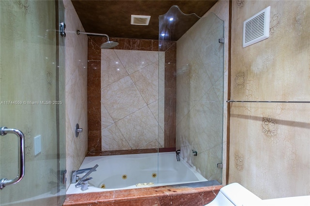 bathroom with enclosed tub / shower combo