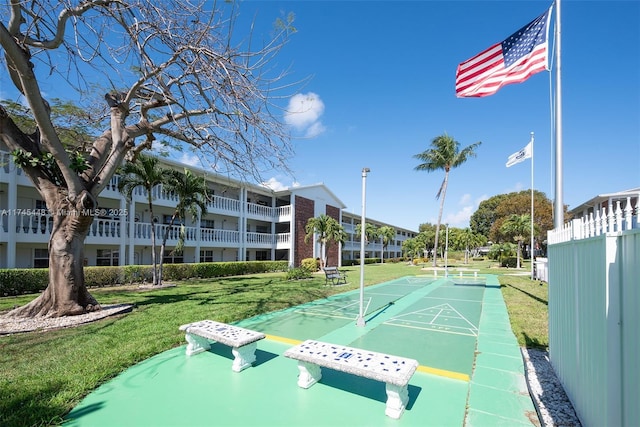 view of property's community featuring a yard