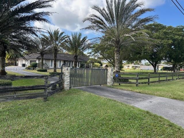 view of gate featuring a lawn