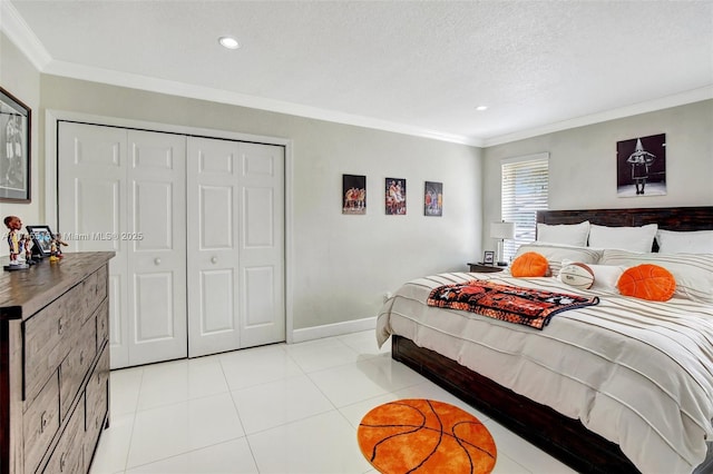 17500 SW 68th Ct, Southwest Ranches, FL 33331 - bedroom with baseboards, ornamental molding, a textured ceiling, and a closet